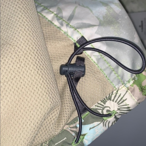 Gently Loved Patagonia Women's Floral Green Jacket —Windbreaker - Picture 11 of 11